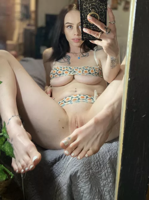 New here do you like my mirror selfie 😼?