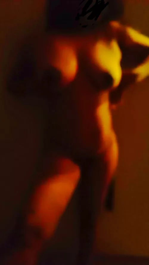 Night moves (f) 😋 Titty Tuesday