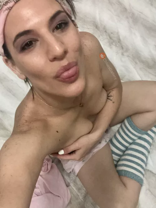 No nips, but who cares! You can see my cutie sockies 😂