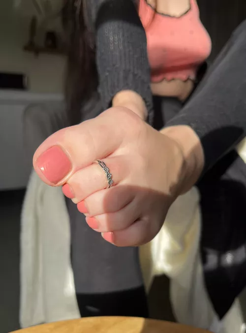 Okay.. do you want to suck off my toe ring? 🤭😋
