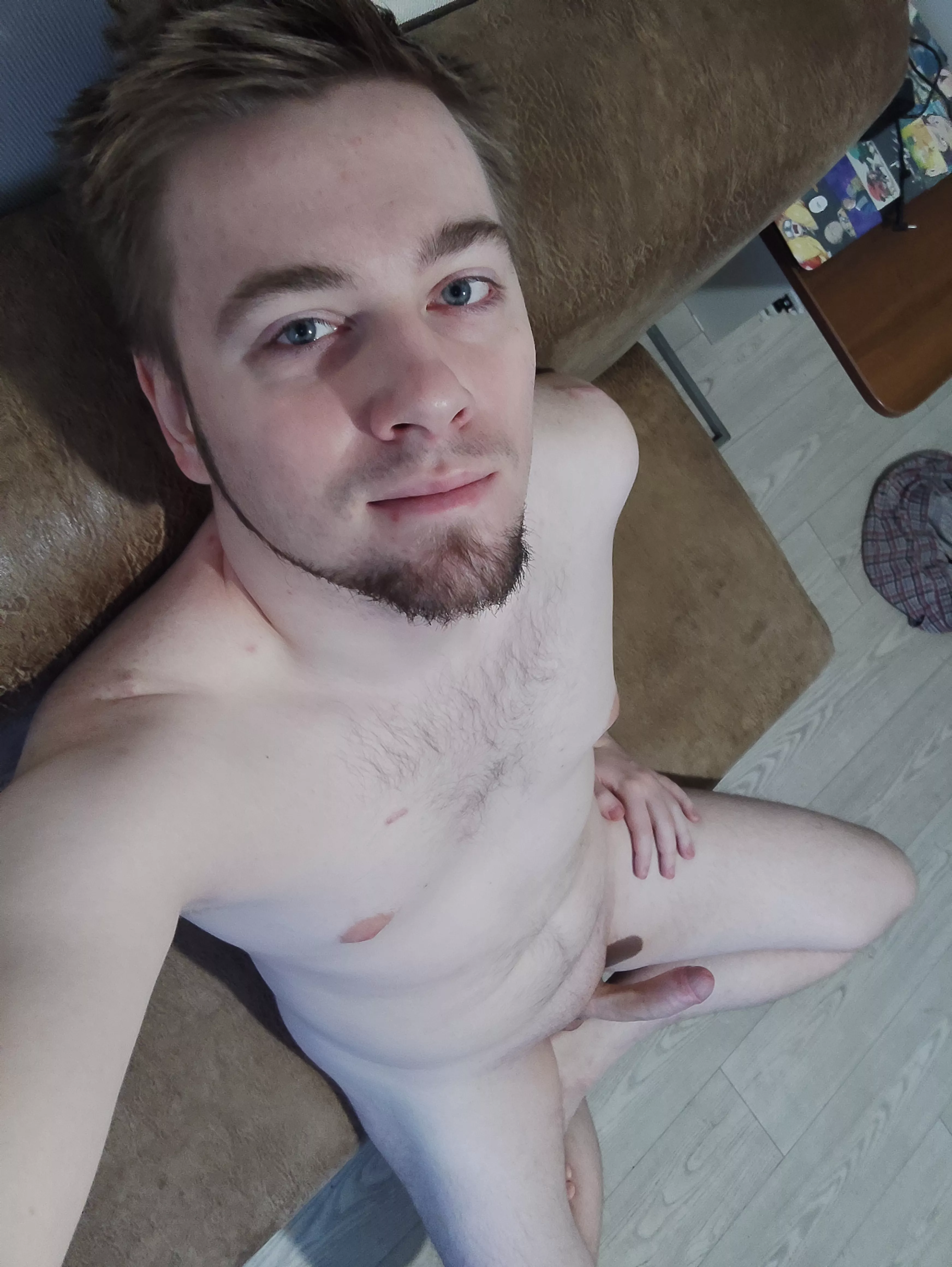 Ready to treat the obedient to his yogurt!