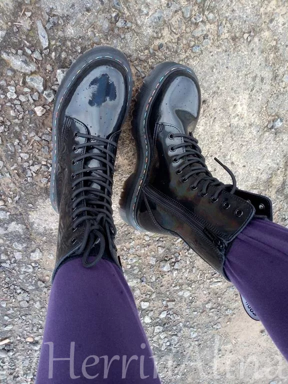 [selling] fetish content, findom, femdom, worn clothing, sessions