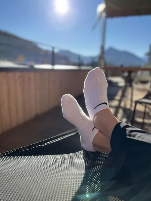 Should I leave my Nike socks on? 🤔👅