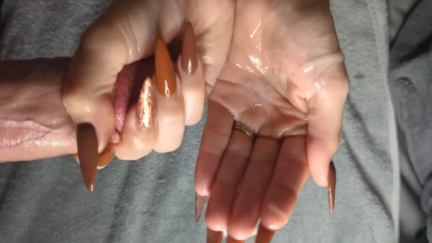 Squeezing out every last drop 💅💦