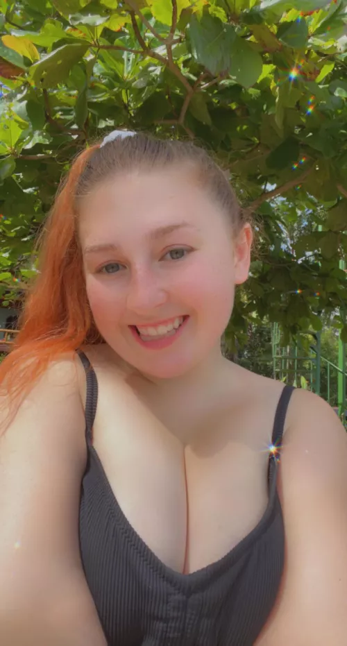 Sunlight makes me happy🌴🖤