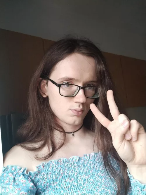 The shy boi from your class invites you over for video games, do you accempt