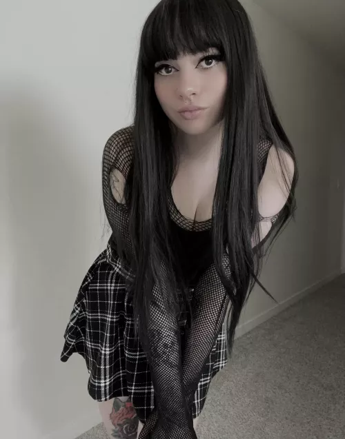 The skirt really adds to the vibe 🖤