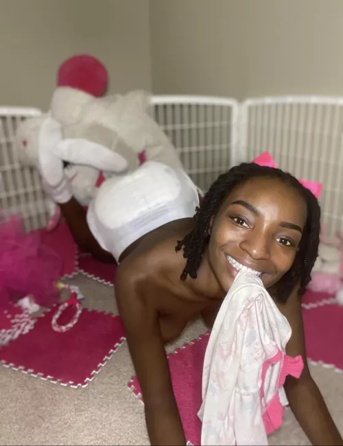 This baby just ordered some new dips (this one was too small but I def still filled it up🤭) and they’re already shipped out!!! I’m so excited! It was my first time purchasing from my inner baby so hopefully everything is all good. ☺️☺️