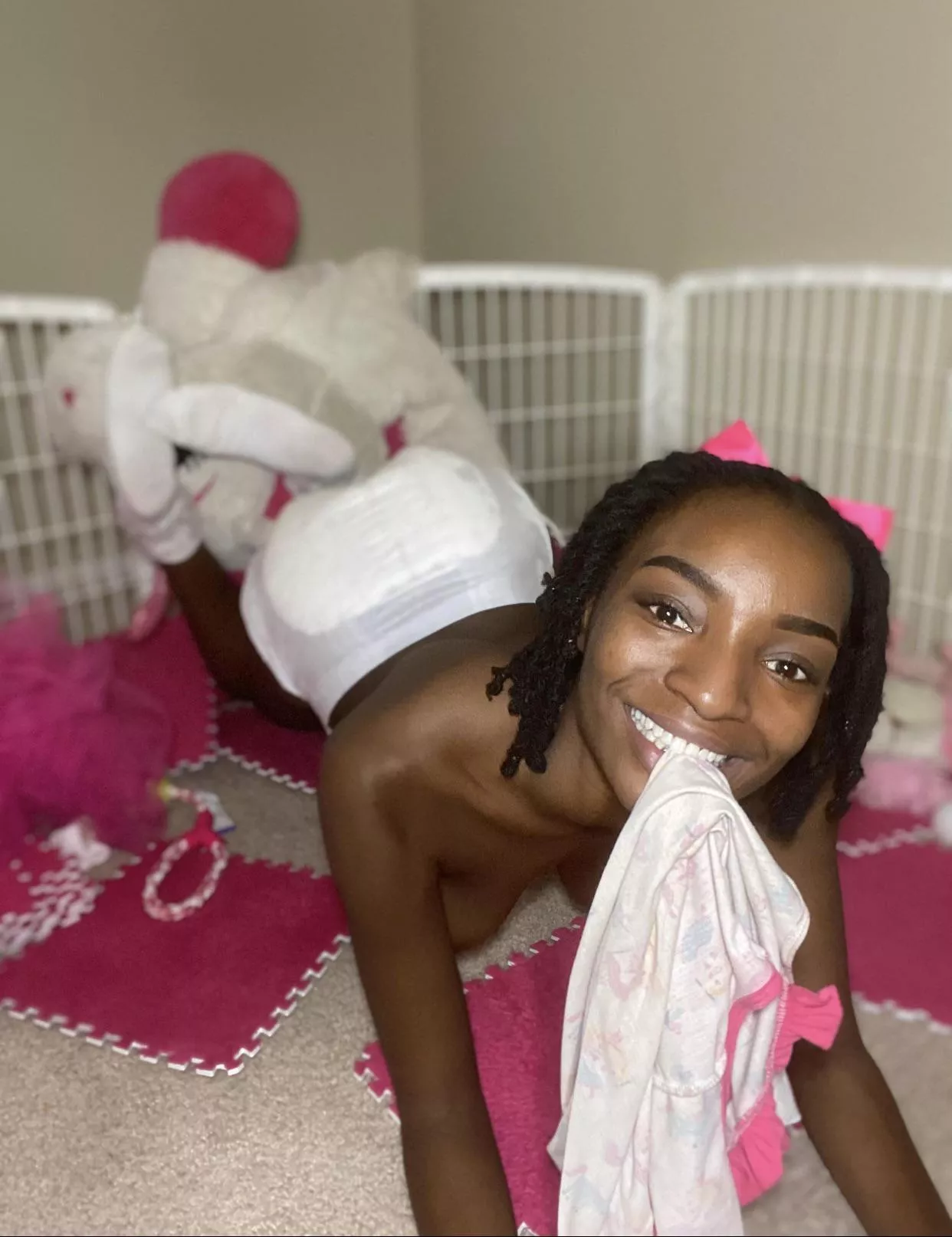 This baby just ordered some new dips (this one was too small but I def still filled it up🤭) and they’re already shipped out!!! I’m so excited! It was my first time purchasing from my inner baby so hopefully everything is all good. ☺️☺️