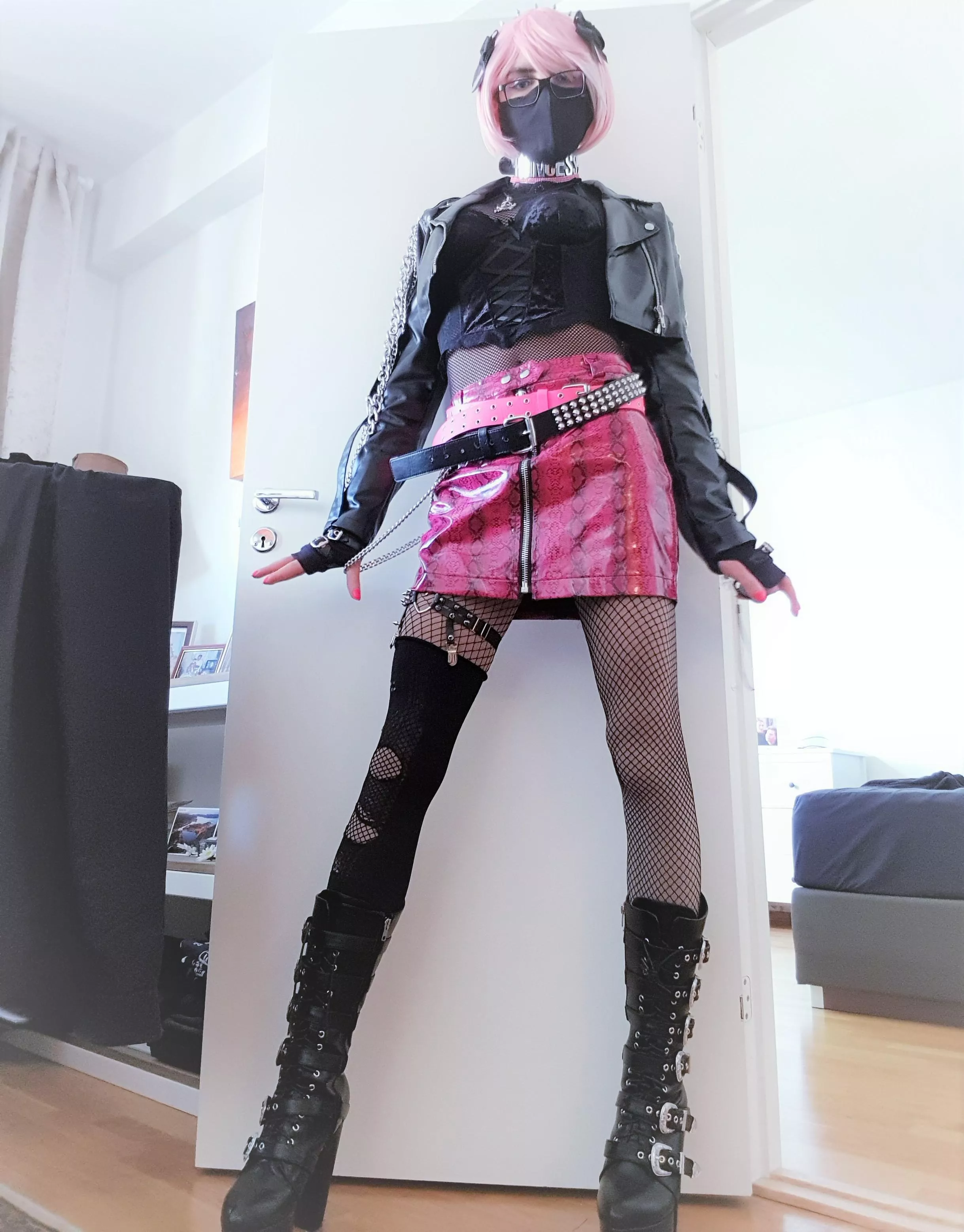 This is the one and only outfit I ever made with this skirt, is cool but is so difficult to find things that fit well with it...
