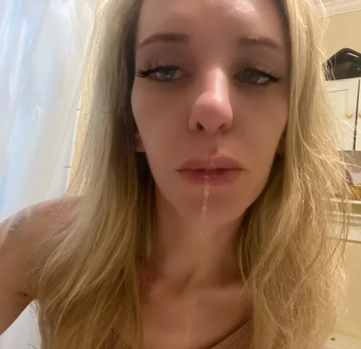 Time to make a mess with my saliva 🥵