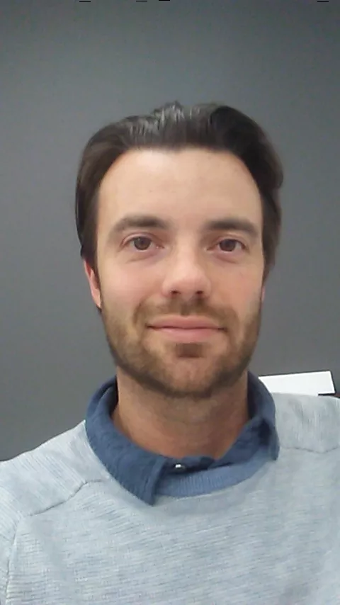 Trying to let my hair grow out but it's a mess right now. Happy Tuesday!