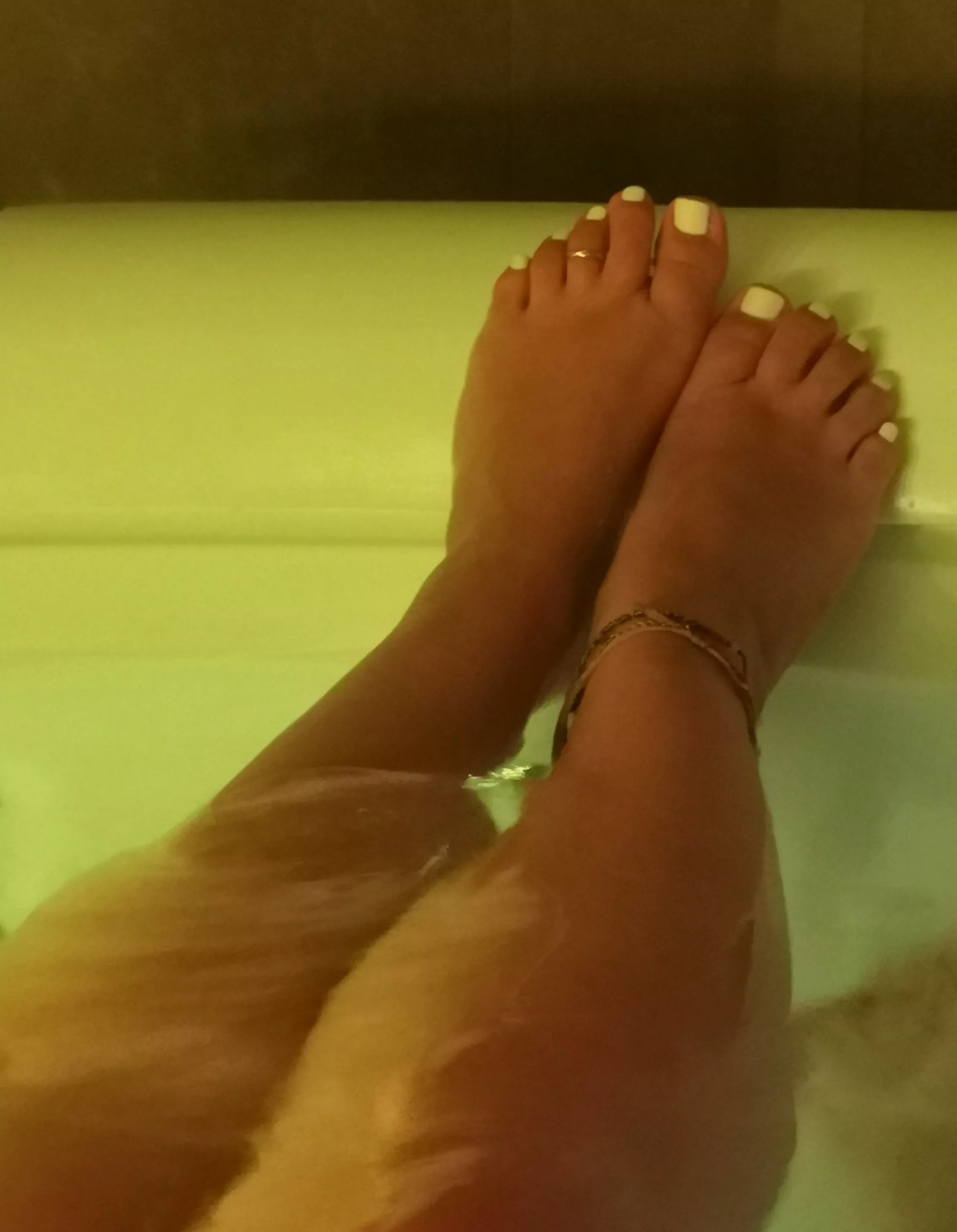Wanna come in the whirlpool and treat my toes well?