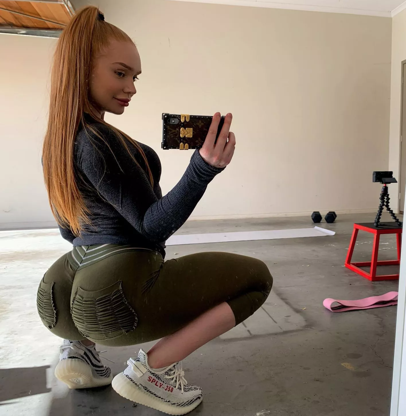 wearing a hole though those leggings (amberjsmith)