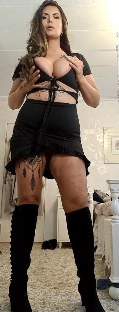 whats underneath this 40yo chlotes?