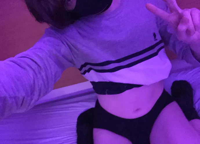 wish I knew more poses than just “✌️” ;-;