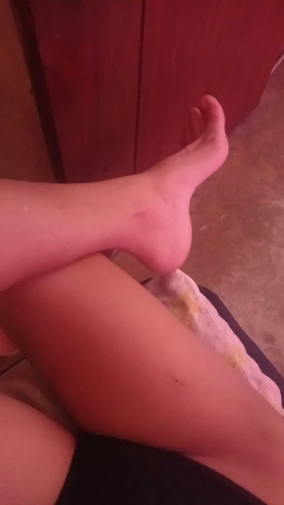 would you kiss my feet? 💕