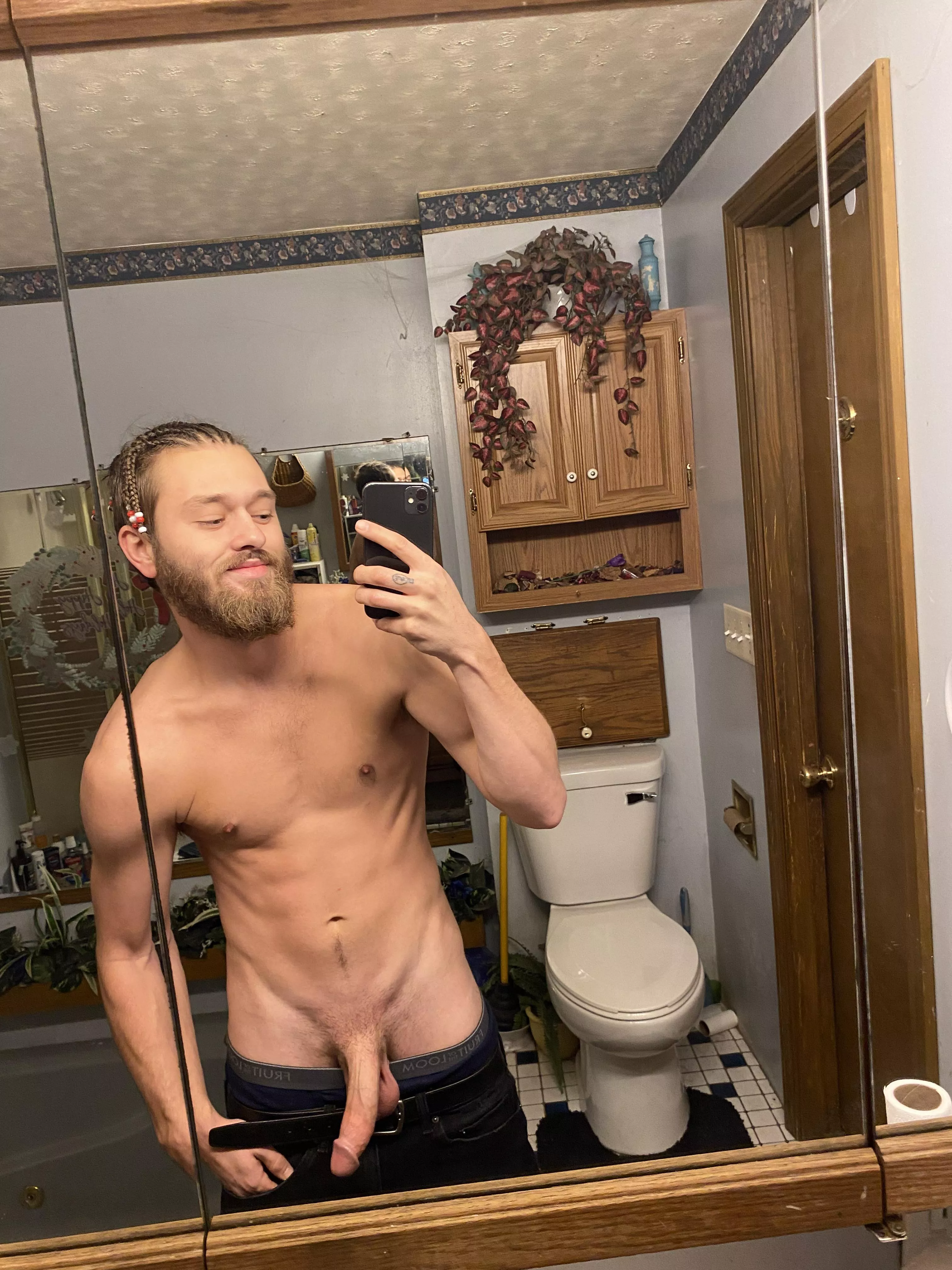 (23)Somebody cum over 😊