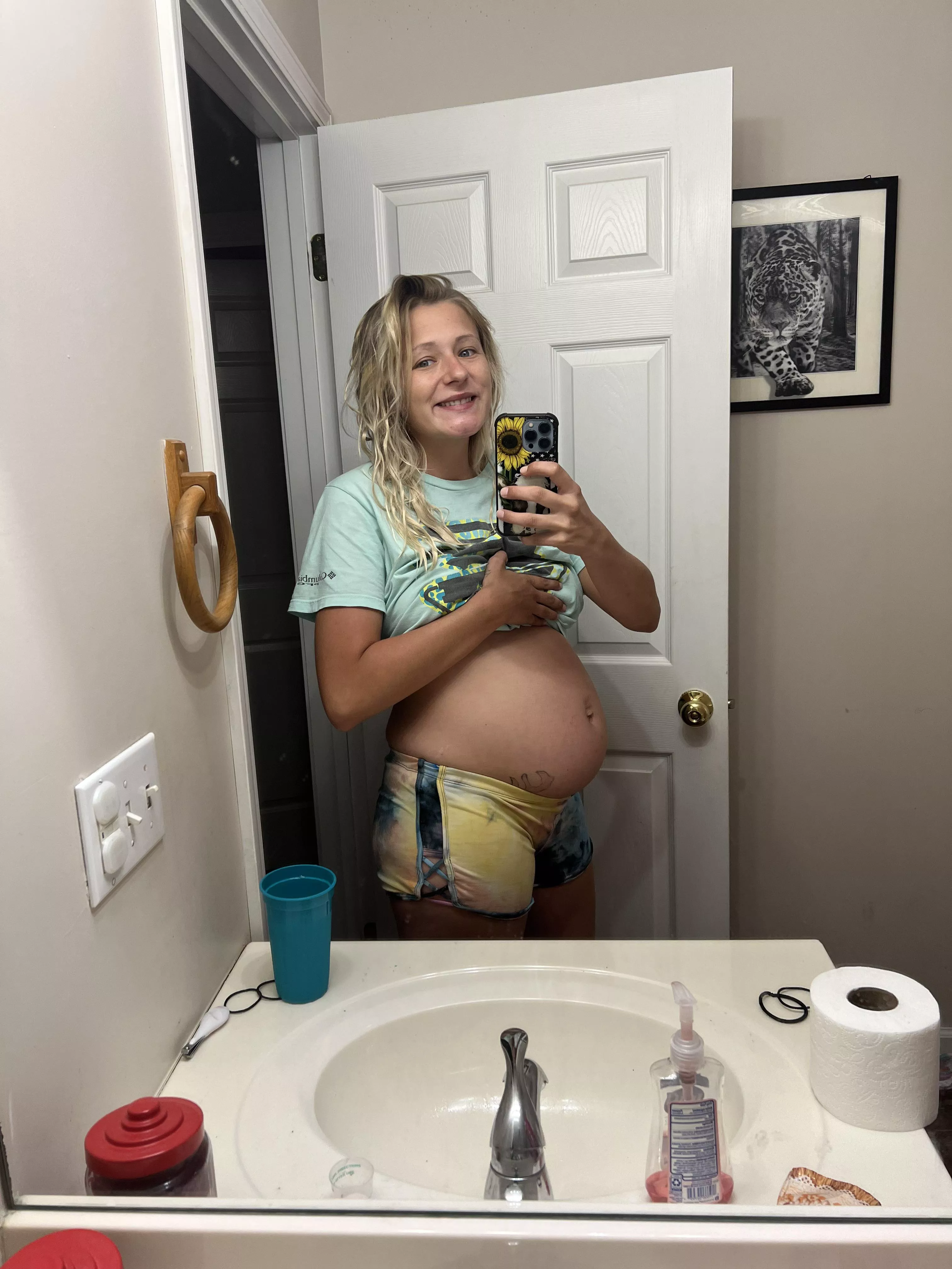 $25 gets over 100 photos in pregnancy drop box. $40 gets all 3 drop boxes that is anal, sex and solo videos, which includes while being pregnant!