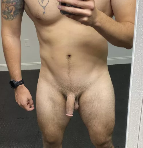 27M / 6’-2” / 215lb - Self conscious about my penis. I don’t think it looks appealing to the eye & isn’t a nice penis