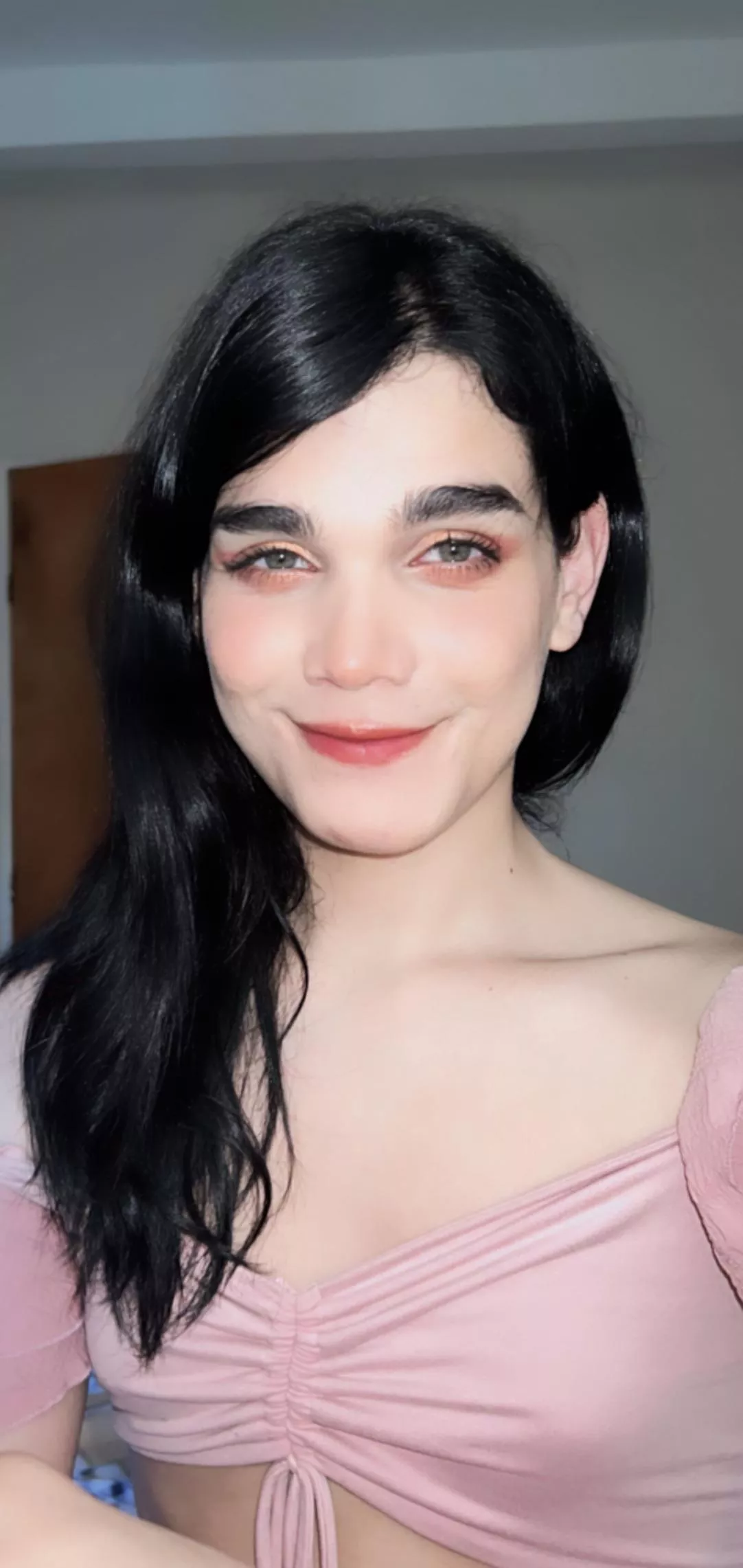 Am I a pretty, femenine boy? :)