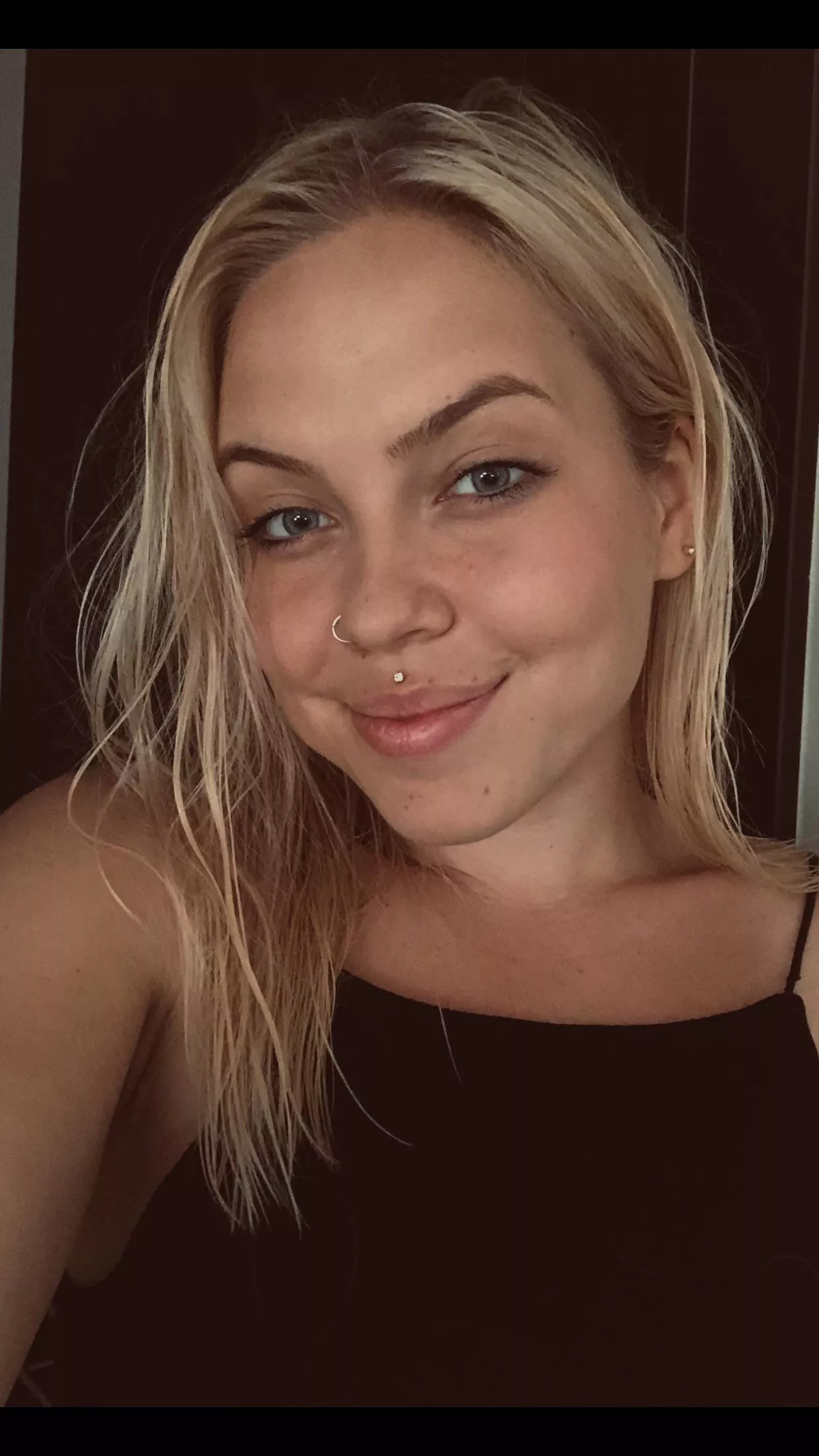 Are you into cute blondes?🍑🔥😈 Check out my OF for a discount! ❤️