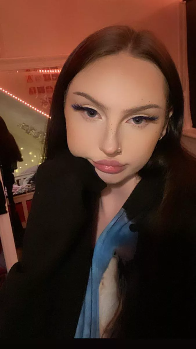 Arrow up if you are below 7 inches and and say YES