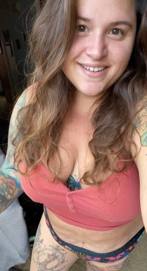 bbw stoner covered in tattoos, let my curves melt your stress away!