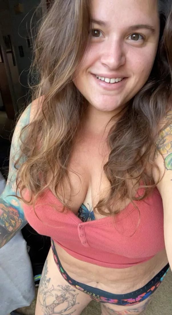 bbw stoner covered in tattoos, let my curves melt your stress away!
