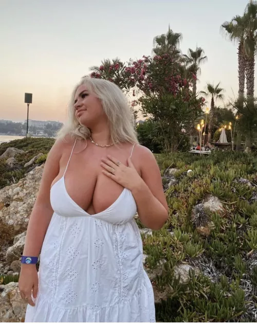 Boobs in white dress NN