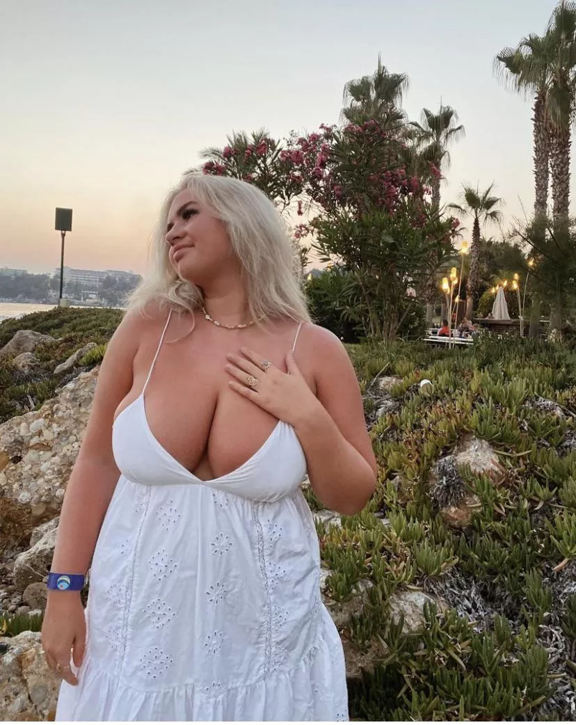 Boobs in white dress NN