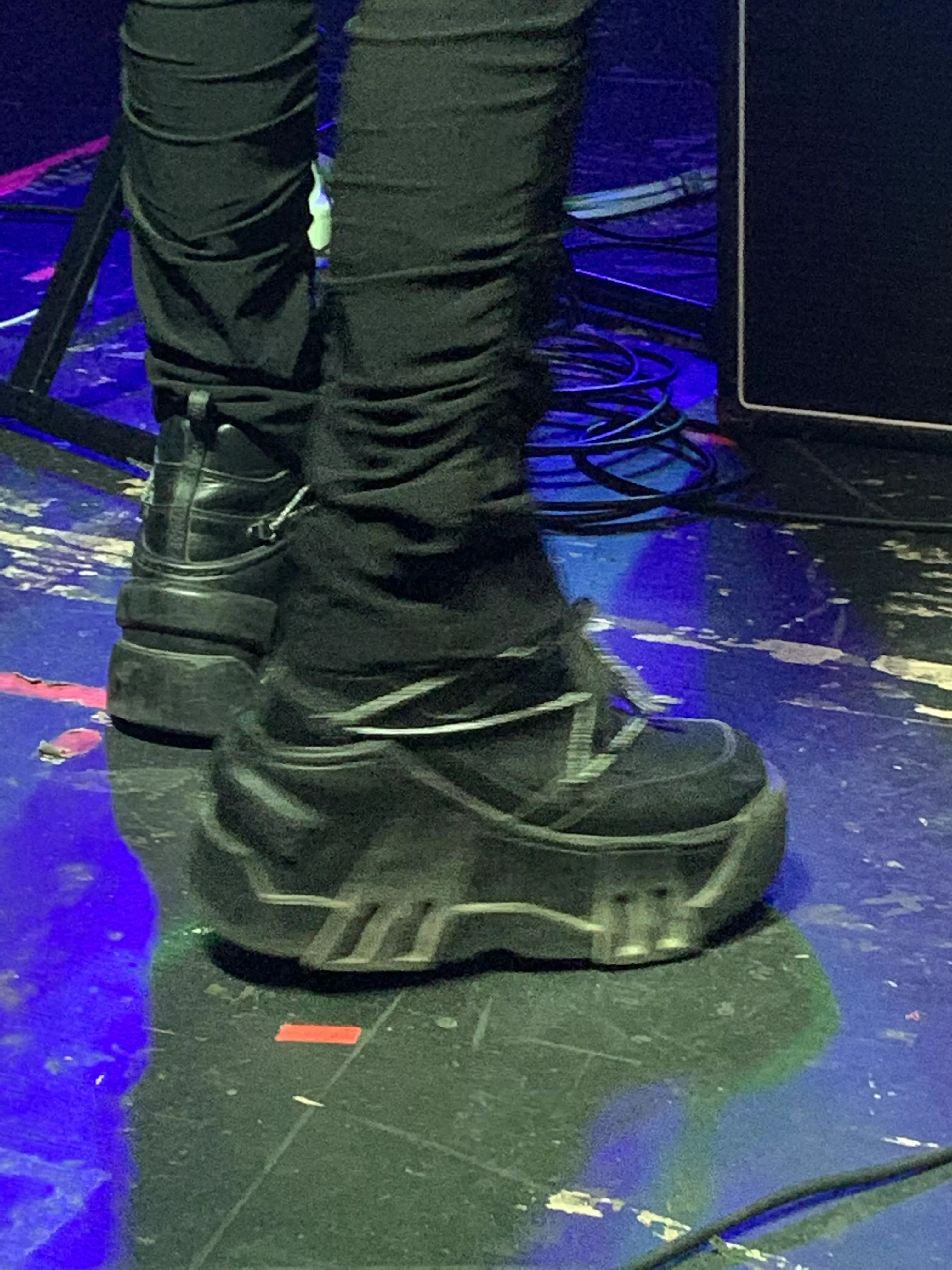 brand/silhouette identify request?