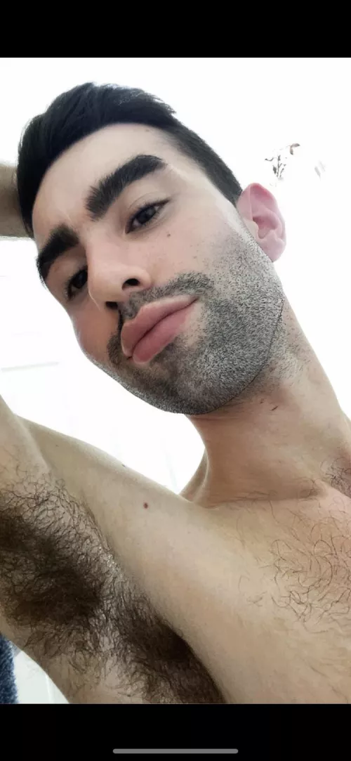 Bro can you tell I’m not wearing deodorant?