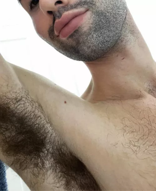 Bro can you tell I’m not wearing deodorant?