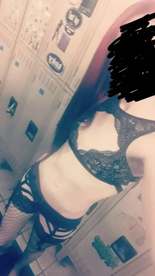 Can I be waiting for you at home with dinner on the table and in a cute dress? 👗♀️🥰💕