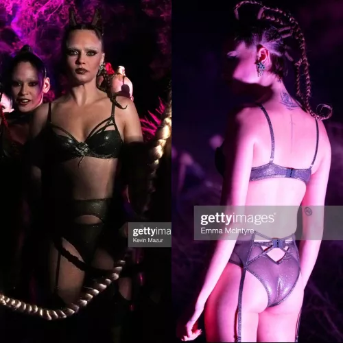 Cara Delevingne 🍑