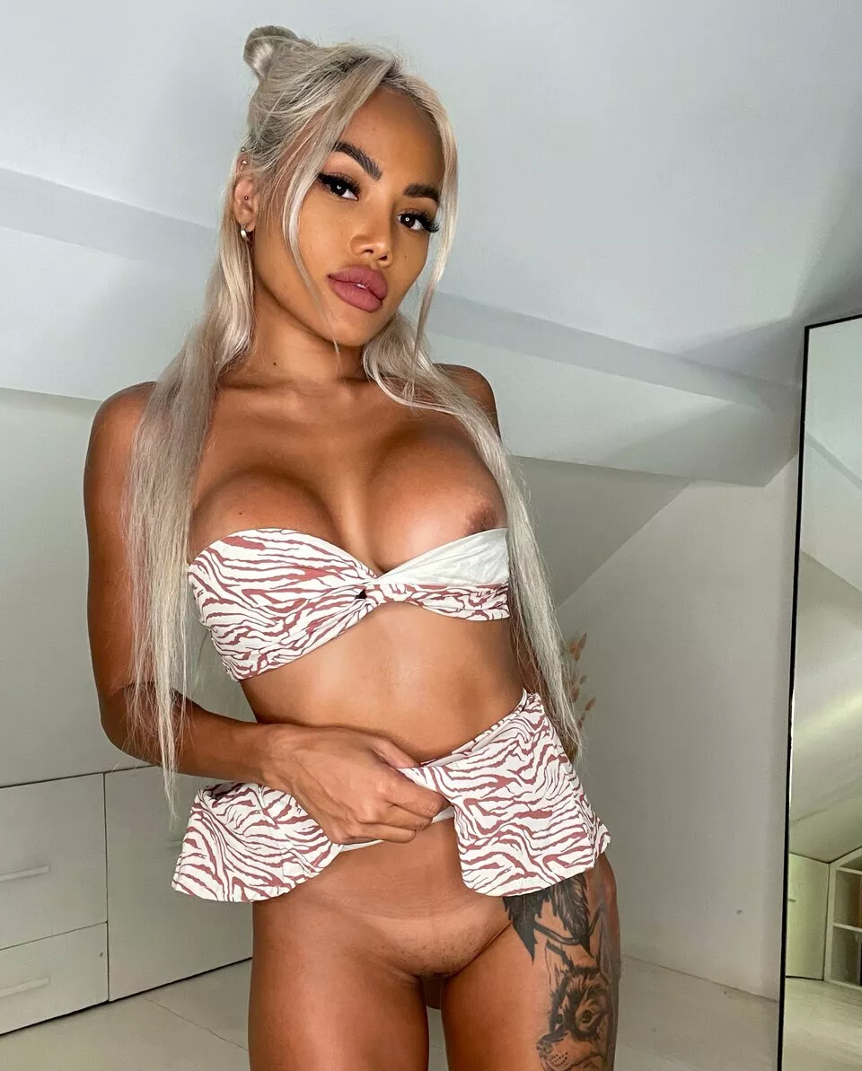 Cum spank me, Daddy. 🥵 It makes my 😻 so wet. 💦