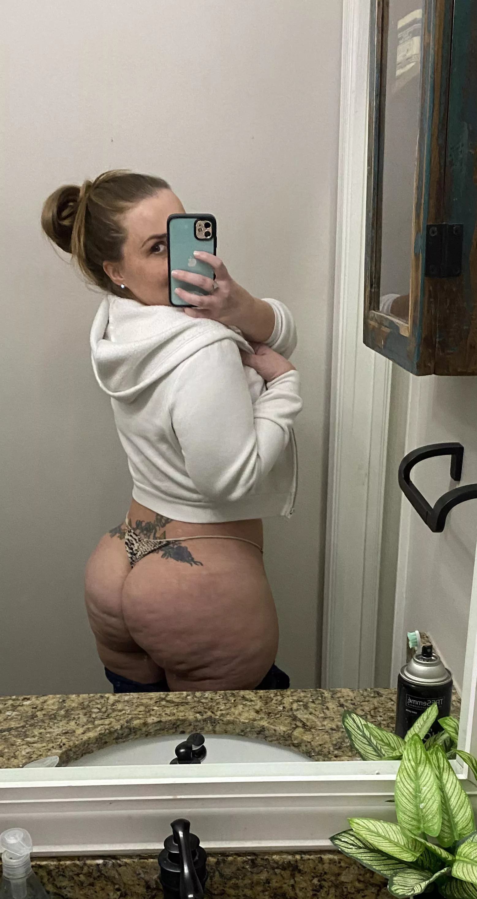 Curvy in all the right ways (f)