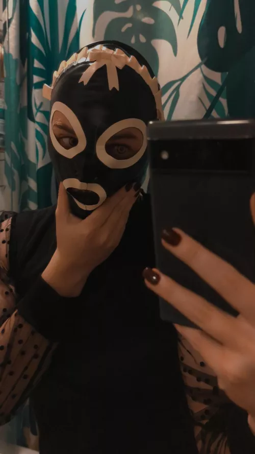 Do my eyes suit this hood?