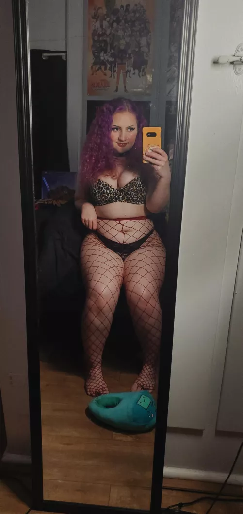 do you like curvy girls? 🖤