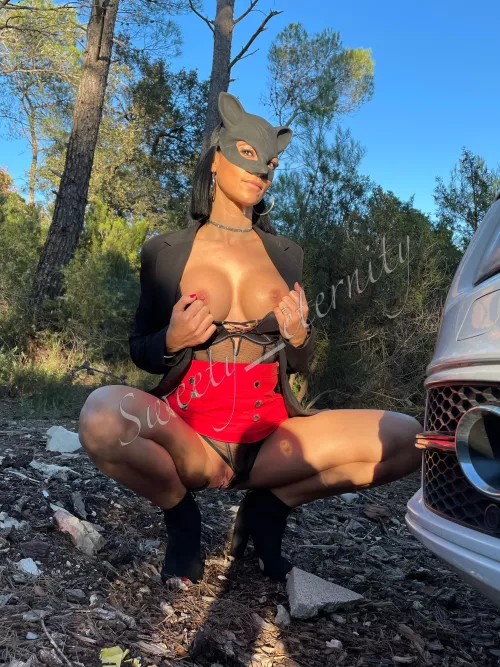 Do you like the cat outside ? 🫦