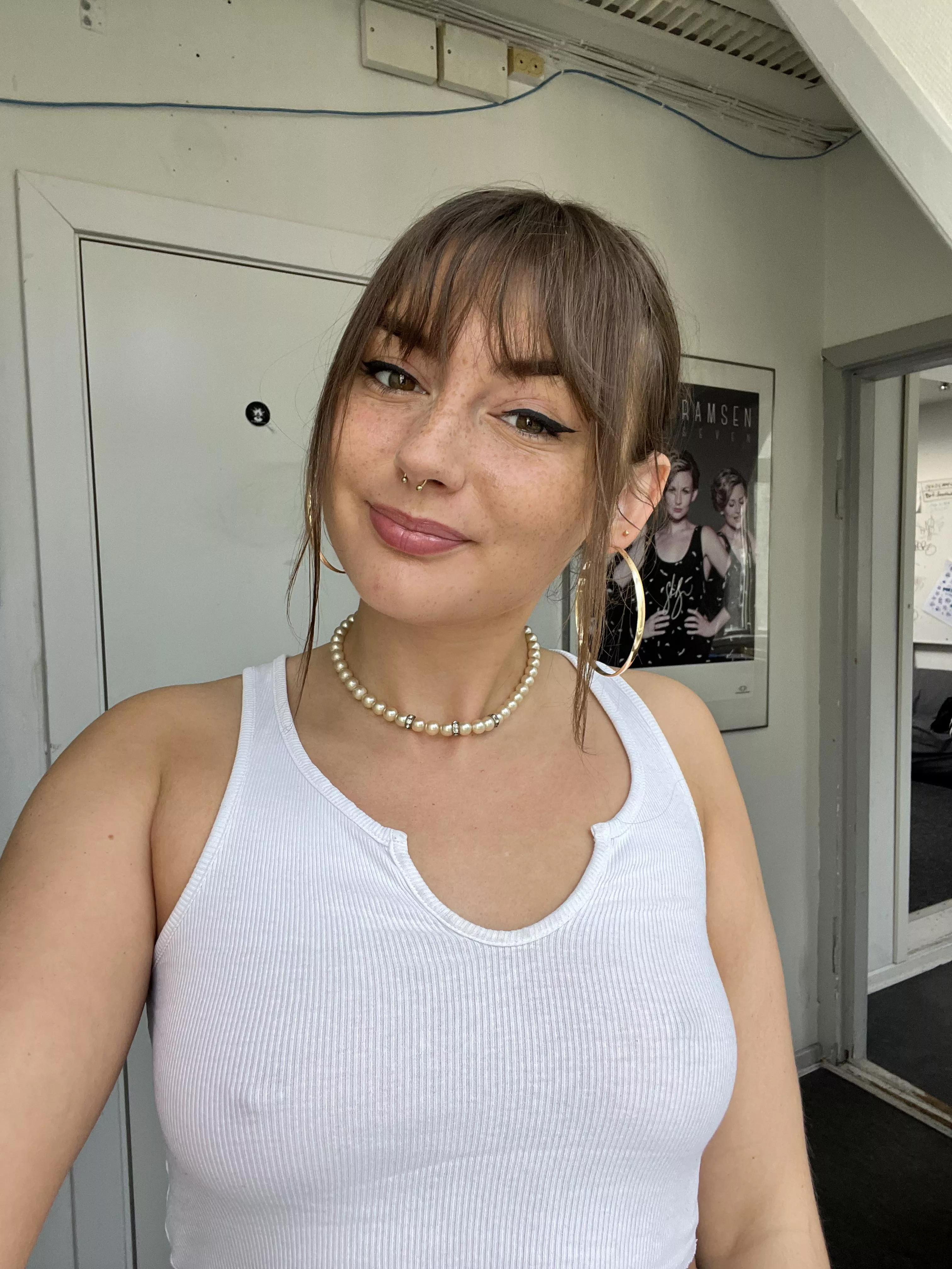 Do you like white tops ?