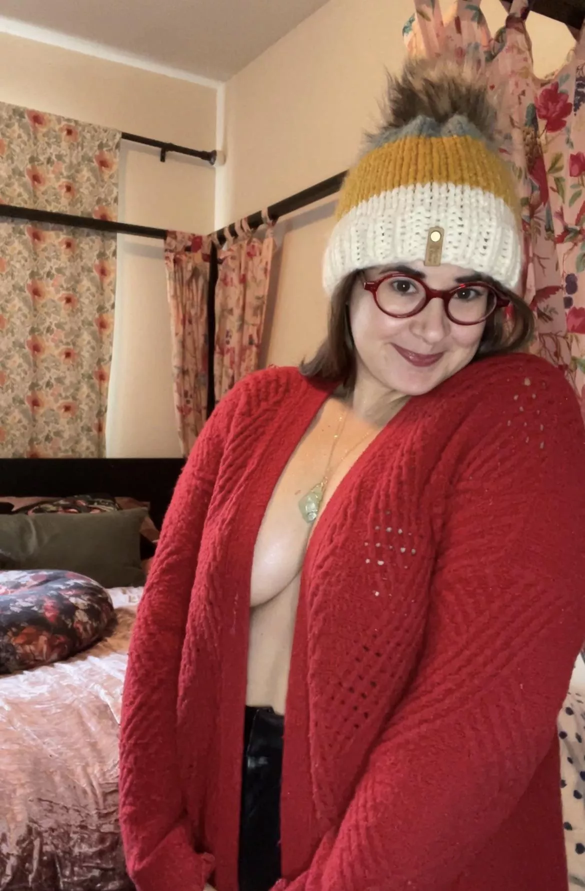 Enjoying that side boob?