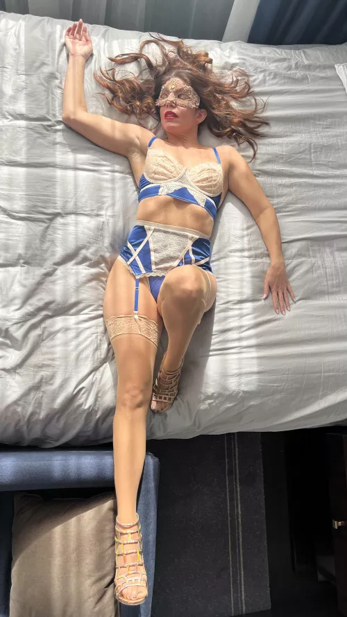 F41 Enjoying my beautiful hotel room