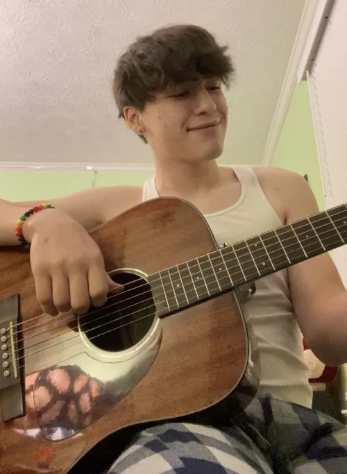 Fixed up my old guitar and it’s finally lookin beautiful again. Who wants a serenade haha