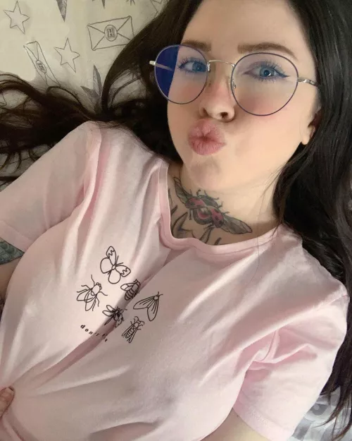 Getting comfy at home>> (F22)