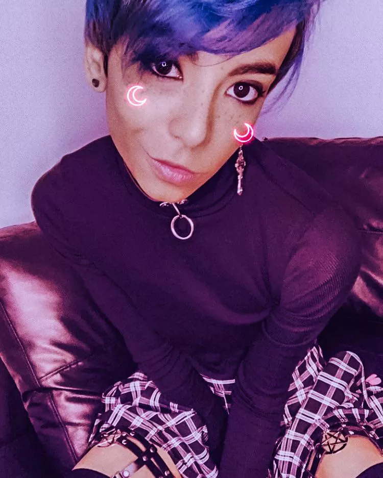 Good eve, how’s everyone~?UwU <3