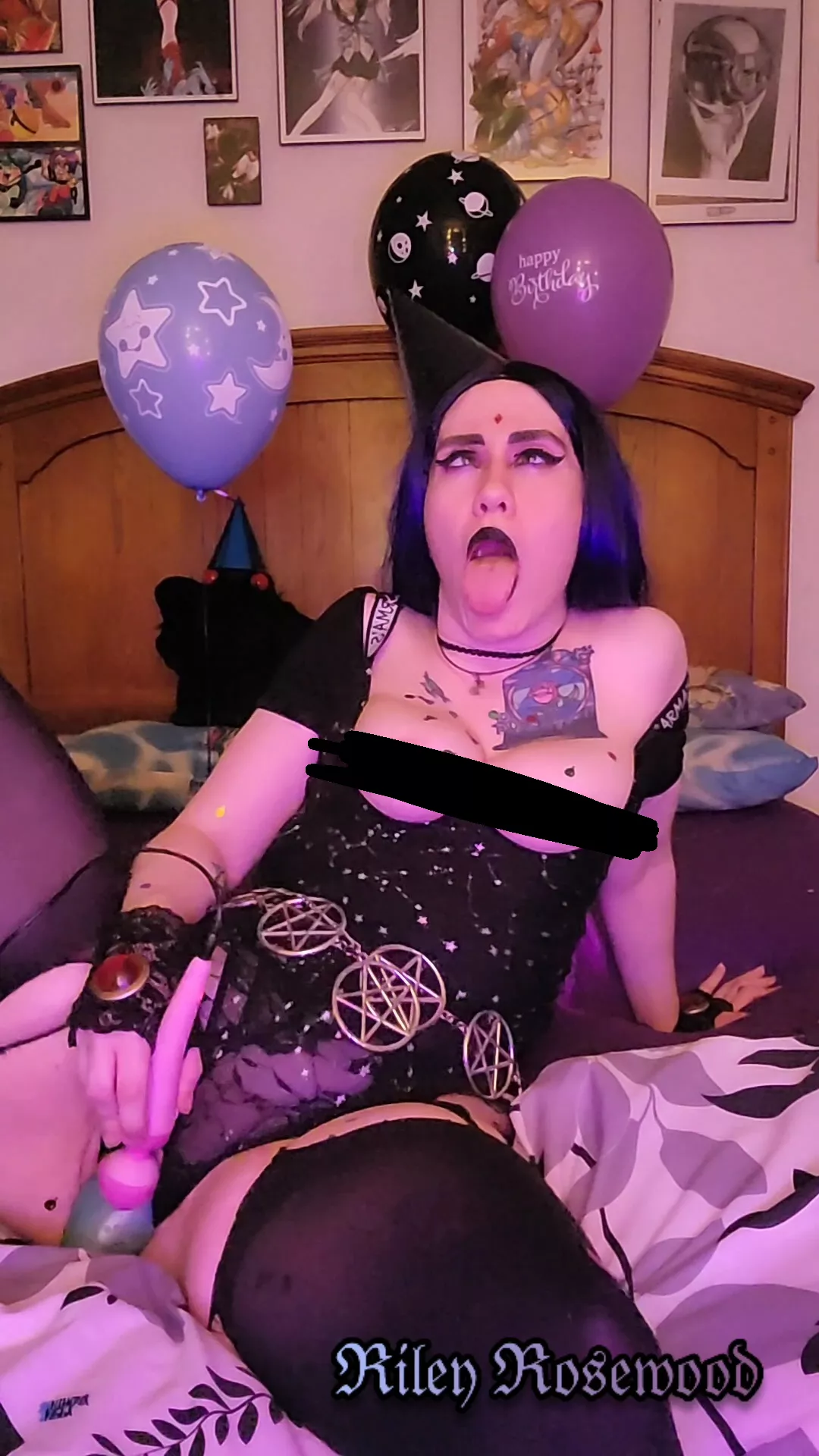 Good vibrations in my pussy 🍑