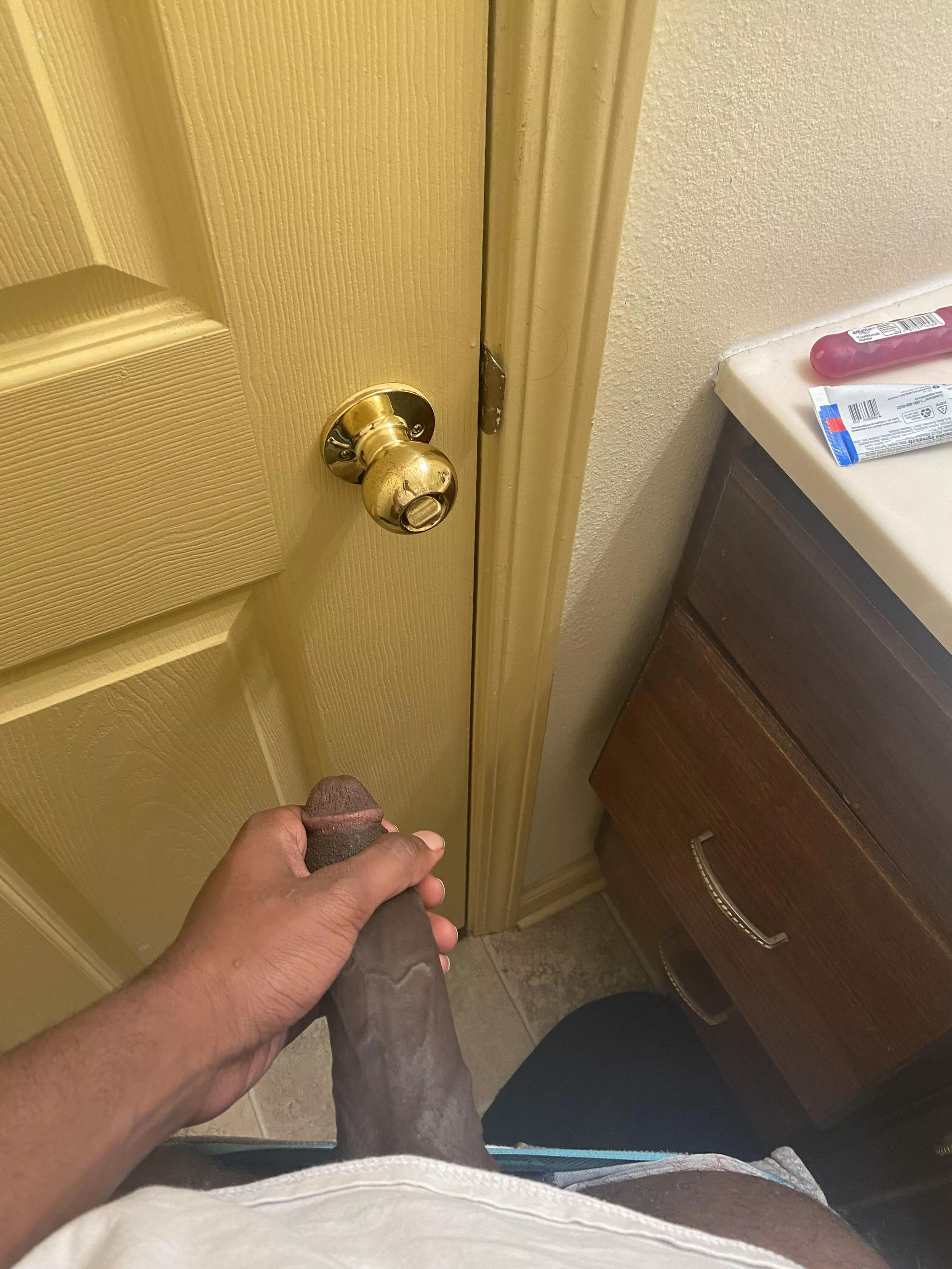 goodmorning whos wants sum bbc dm me