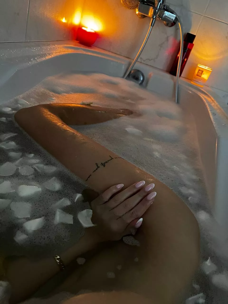 I decided to take a bath in a pleasant atmosphere